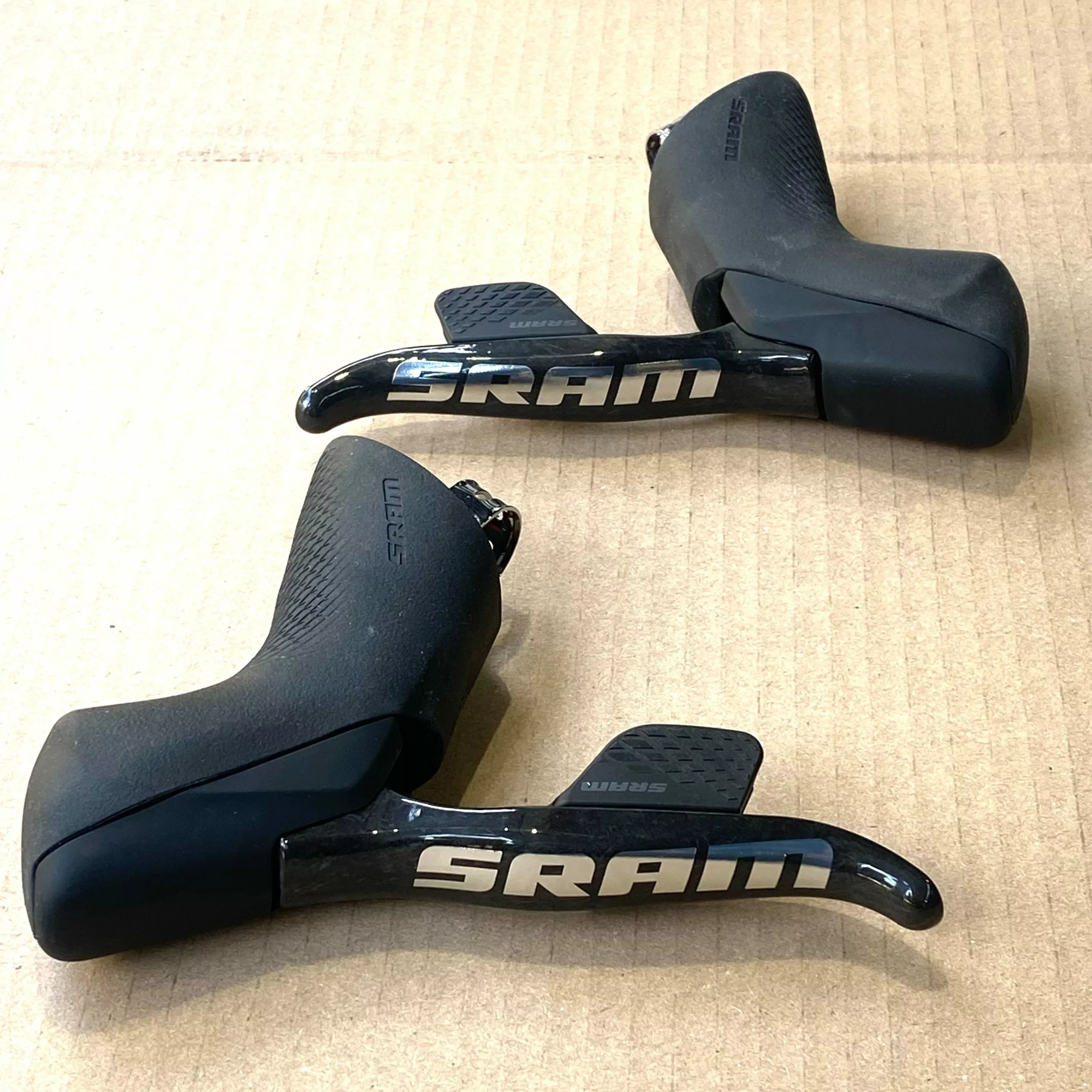 Levier Gauche SRAM RED ETap AXS Avec étrier Et Durite !RECONDITIONNE! 1 Levier Gauche SRAM RED ETap AXS Avec étrier Et Durite !RECONDITIONNE!